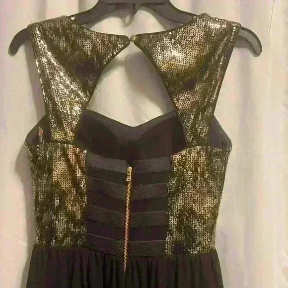 GUESS formal dress - Picture 3 of 5